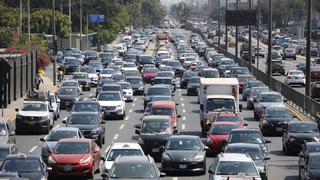 Intensa congestión vehicular en Av. Javier Prado a víspera de la celebración del Día de la Madre (FOTOS)