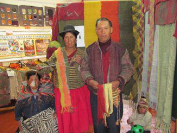 Con 300 plantas hacen teñidos en los tejidos