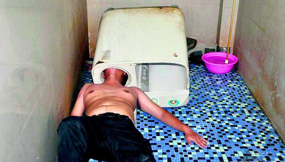 China: Hombre ​mete su cabeza en lavadora y queda atrapado
