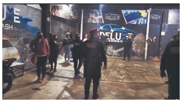 Policías y serenos irrumpieron en un lavadero de autos donde se realizaba una fiesta clandestina.