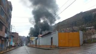 Protestantes queman locales públicos en Huancavelica