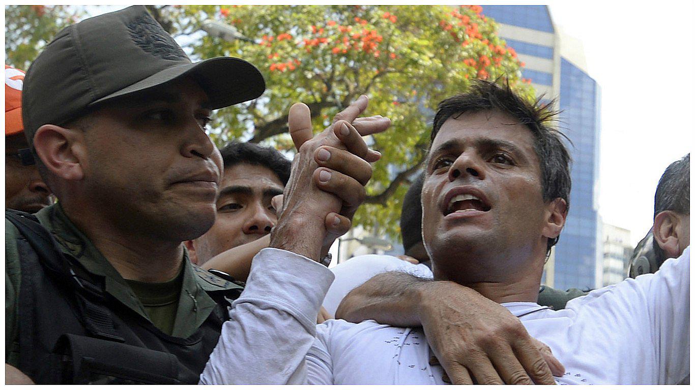 ​Leopoldo López: Agentes de seguridad le lanzaron excrementos a su celda (VIDEO)