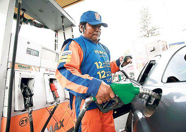 Petroperú y Repsol bajan precios de combustibles hasta en 2,5% 