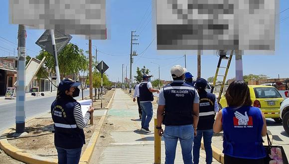 Durante un operativo retiraron paneles ubicados en zonas prohibidas y de alto riesgo para la población