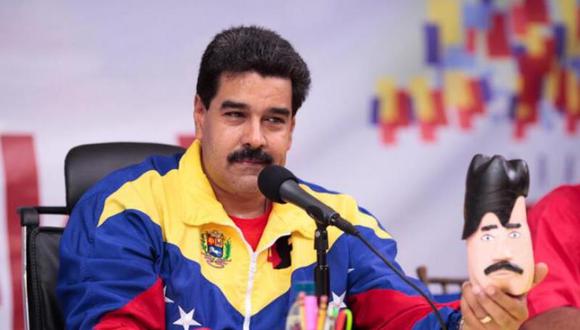 Se burlan de Nicolás Maduro por presentar botella con su rostro (FOTO)