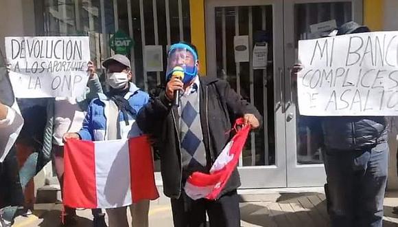 Prestatarios protestan contra los últimos asaltos que ocurrieron en Juliaca