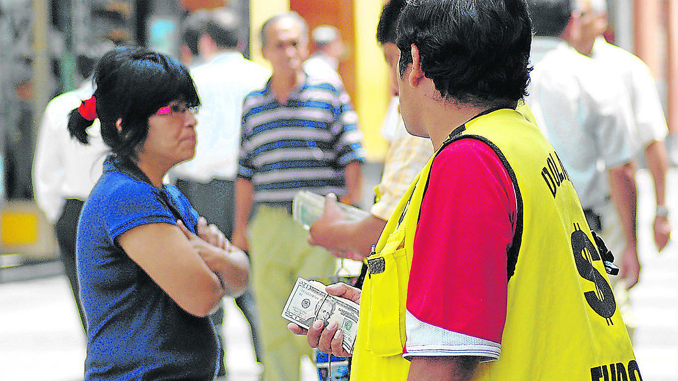 En 90 días salen cambistas de las calles de San Borja