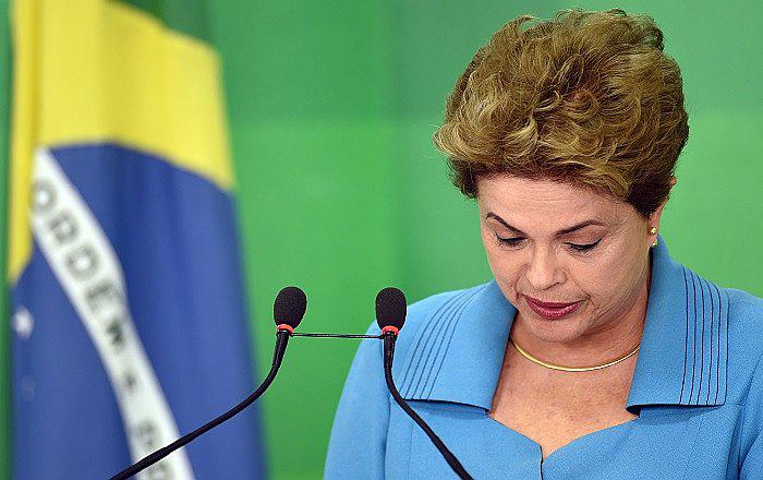 Dilma Rousseff evaluaría renunciar y convocar a nuevas elecciones