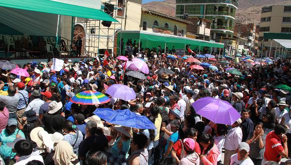 ​Maestros en huelga opacan aniversario de la ciudad de Huánuco  (VIDEO)
