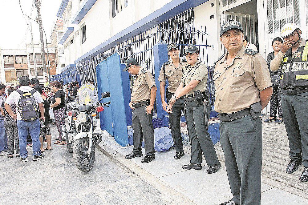 EsSalud: Adulto mayor muere cuando hacía cola en policlínico de seguro social