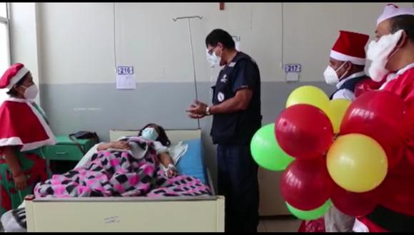 Cañete: Pacientes del hospital Rezola fueron sorprendidos con regalos navideños (Foto: Captura de pantalla)