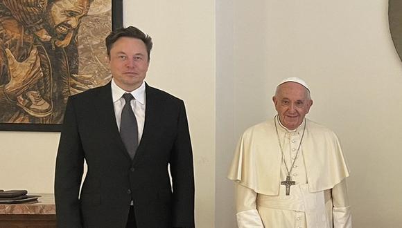 Elon Musk, el papa Francisco y los cuatro hijos del líder de Tesla. (Foto: Twitter @elonmusk)
