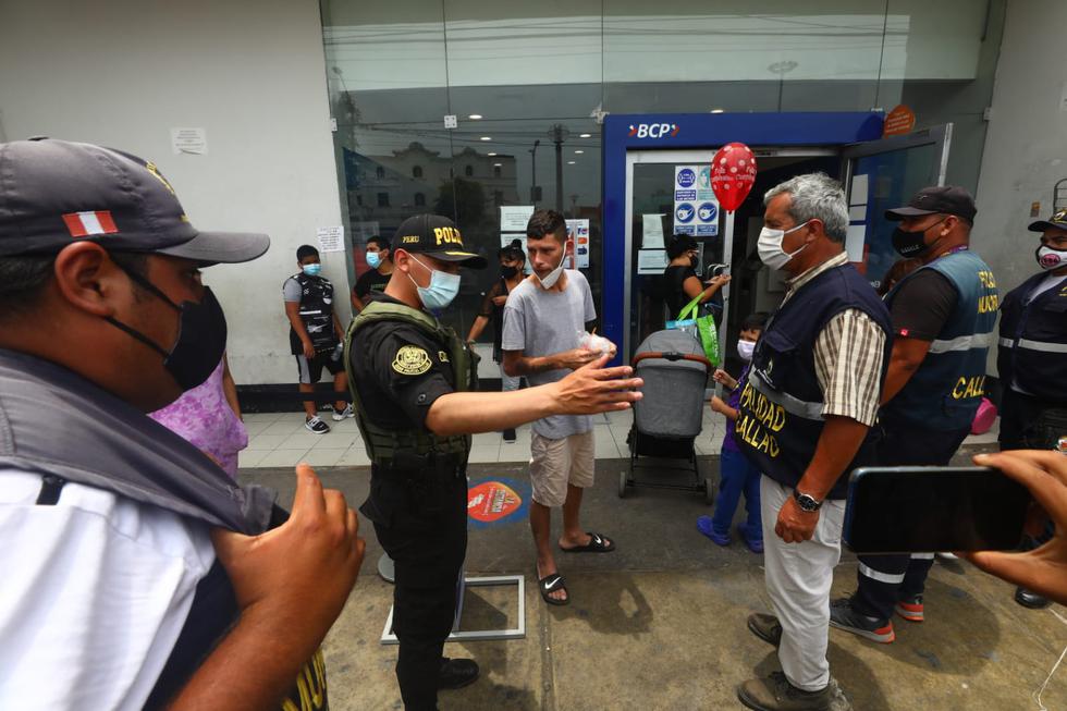 Algunos ciudadanos no toman conciencia sobre el buen uso de las mascarillas. (Foto: Gonzalo Córdova /@photo.gec)