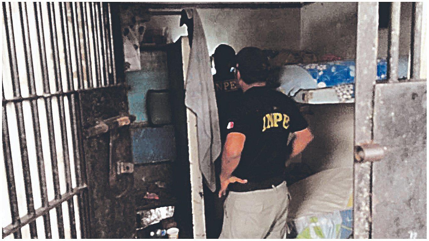 Hallan 27 celulares durante requisa en penal de Pizarro