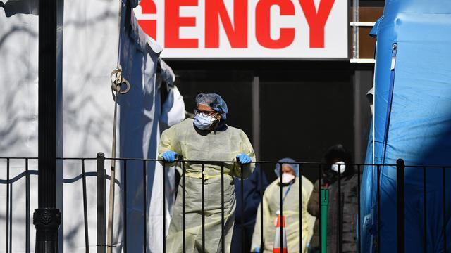 El estado de Nueva York (costa este) es, con mucho, el foco principal de la epidemia estadounidense, con 6.268 muertes reportadas. (Angela Weiss / AFP).