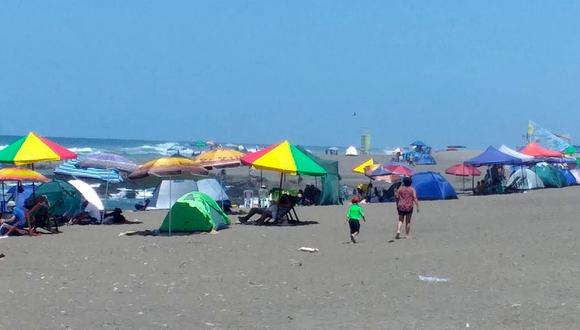 Personas acuden masivamente a las playas sin respetar protocolos sanitarios para evitar contagios por COVID