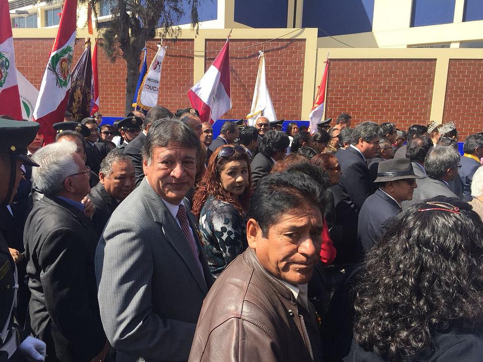 (FOTOS) ​Tradicional paseo de la bandera se politiza por presencia de candidatos
