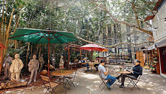 Restaurantes también utilizan espacios públicos para reactivar sus negocios. (Foto: GEC)