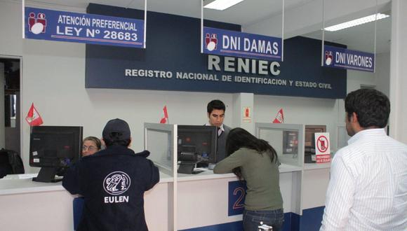 Conoce cómo solicitar la devolución de tu pago en Reniec. Foto: Andina/referencial