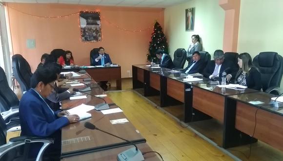 Improvisación en primera sesión de concejo municipal de Huamanga 