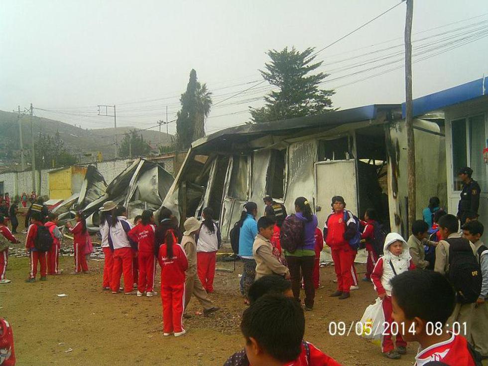 Incendio destruye 3 aulas prefabricadas de colegio Mariscal Cáceres.