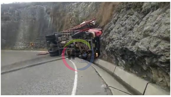 Accidente de tránsito se registró en la vía Trujllo-Huamachuco, a la altura del mirador “San Francisco”. El conductor fue llevado al Hospital Leoncio Prado de Huamachuco. (Foto: HCO TV Huamachuco)