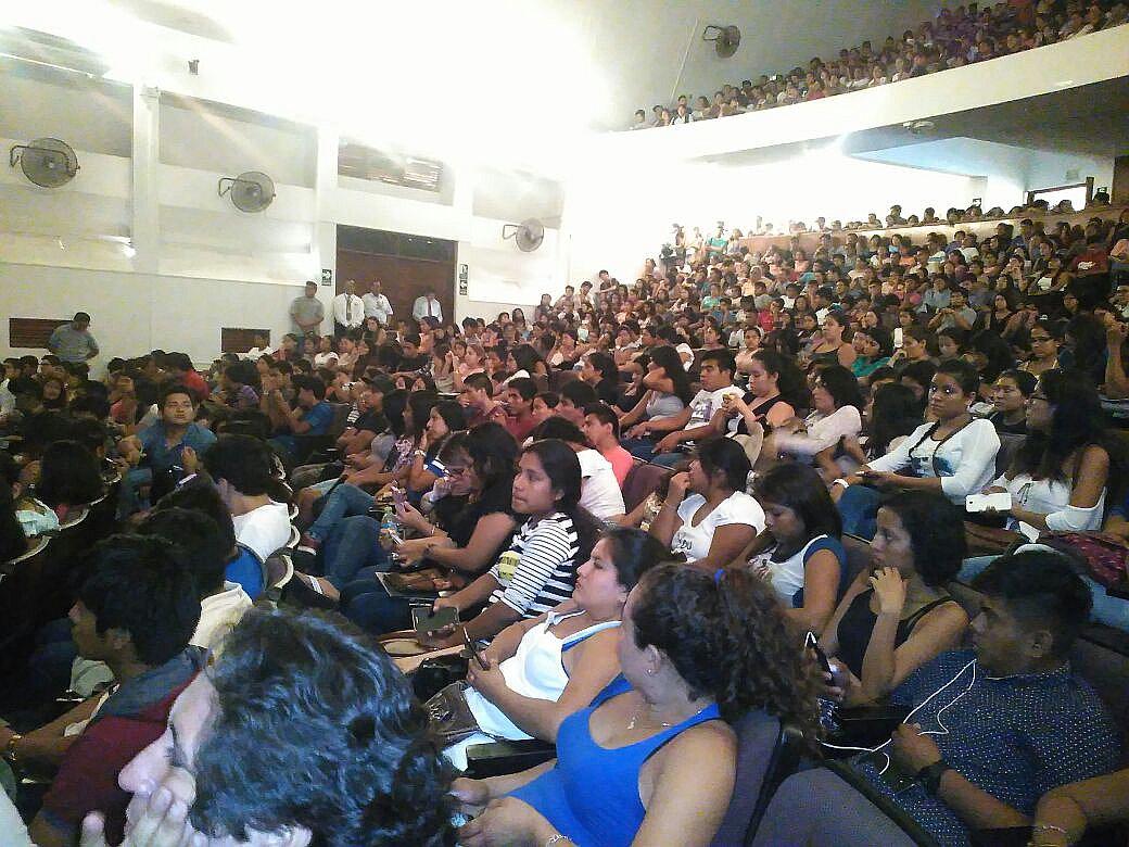 Piura: Cientos de alumnos de la Escuela Tecnológica de la UNP aseguran haber sido estafados (VIDEO)