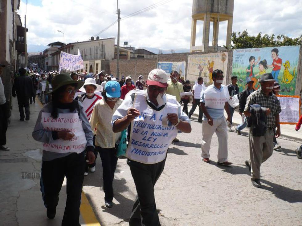 Ayacucho: Agremiados del Sute - Conare marchan con "mordaza"