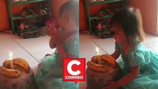 Niña festeja su cumpleaños con “pastel” conformado por dos plátanos, una cacerola volteada y una vela