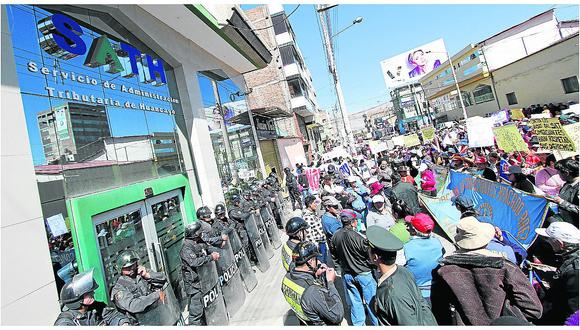 ​Comerciantes protestan en el Sath y municipalidad por  impuestos municipales
