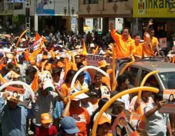 Pastor Julio Rosas encabeza lista de candidatos de Keiko