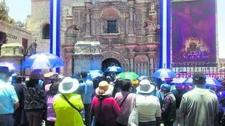 Arequipeños buscan la bendición del Señor de los Milagros