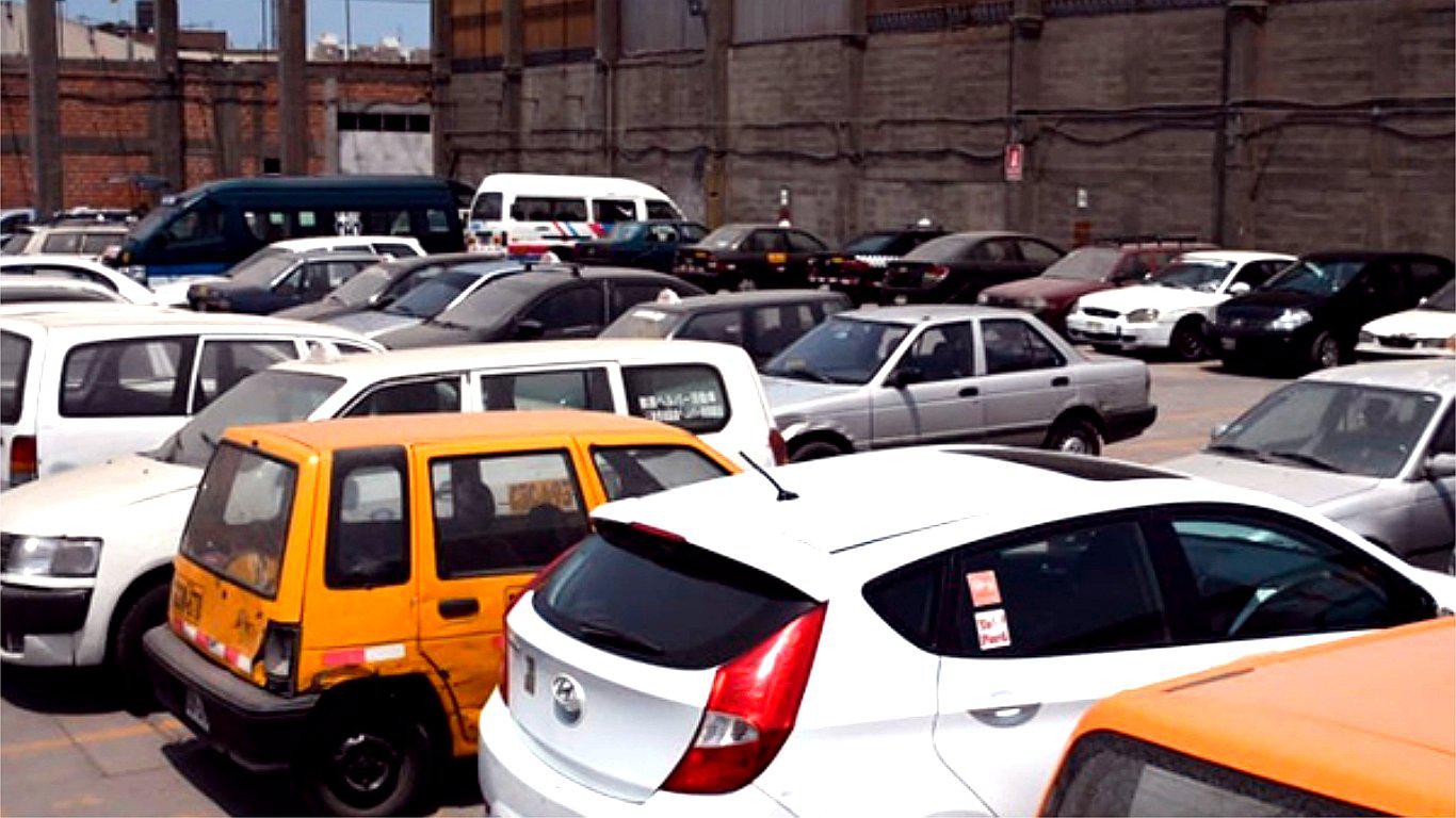 SAT: Más de mil vehículos son rematados desde S/100 en el Cercado de Lima