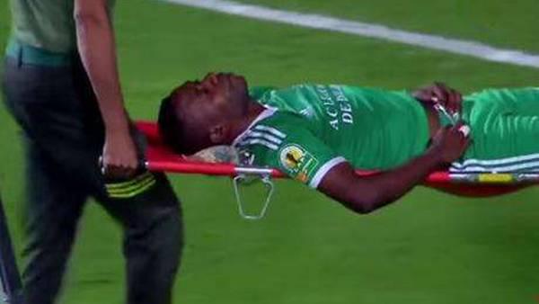 ​YouTube: Futbolista podría quedar cuadrapléjico tras impactante caída (VIDEO)