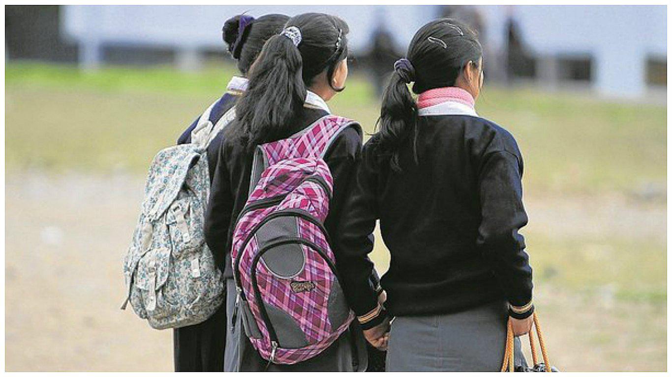 Lambayeque: Confirman 10 casos de escolares que juegan "La ballena azul"