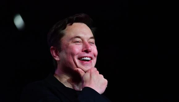 Elon Musk ha sido una figura omnipresente en la cultura estadounidense de los últimos años. Acumula 66 millones de seguidores en Twitter y fue anfitrión invitado del famoso show de comedia SNL en mayo. (Foto: Frederic J. BROWN / AFP)