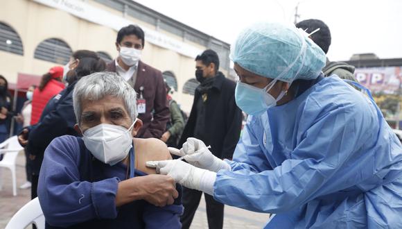 Continúa vacunación contra el COVID-19 en diferentes puntos de Huancayo.