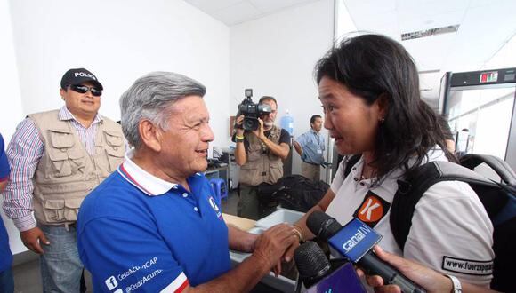 César Acuña coincidió con Keiko Fujimori en aeropuerto de Piura