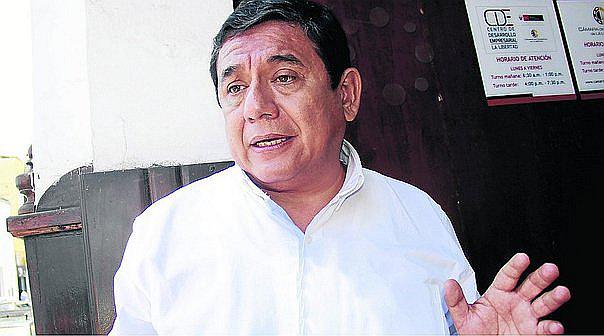 Trujillo: Esta es la polémica respuesta del gerente edil sobre uso de bloques de concreto como tendederos (VIDEO)