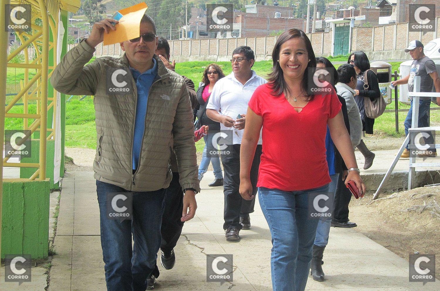 Nidia Vilchez pasó incómodo momento en su local de votación (VIDEO)