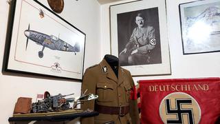 Policía fue a detener un presunto pedófilo y encontró una millonaria colección nazi