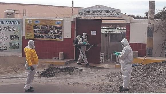 Fumigan colegios en Negritos para erradicar el mosquito del dengue 