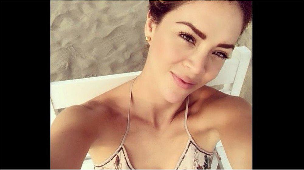 ​Sheyla Rojas y su sensual baile en la playa que causa furor (VIDEO)