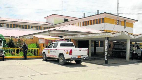 Puno: Dos personas fallecieron producto del violento choque entre una mototaxi y un vehículo de transporte público, cuyos cuerpos ingresaron a la morgue del Hospital Regional de Puno.