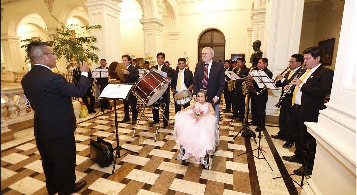 La vez que la "niña sirenita" celebró sus 15 años en Palacio Municipal de Lima (VIDEO)