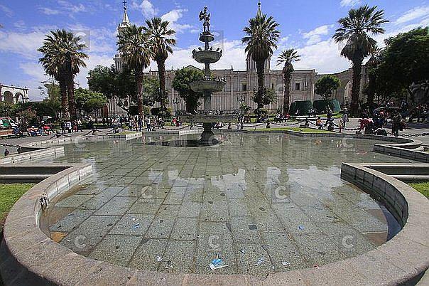 Restauración de la pileta de Plaza de Armas demorará 45 días más