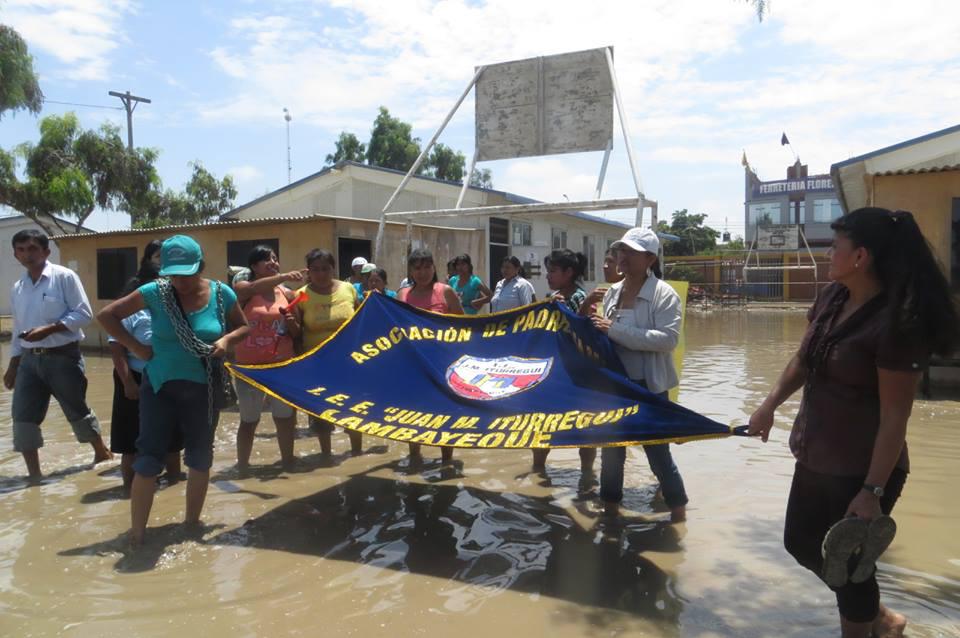 Lambayeque: Padres de familia de colegio Juan Manuel Iturregui protestan