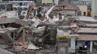 Brasil: Sube a siete el número de muertos tras hundirse edificio (Fotos)