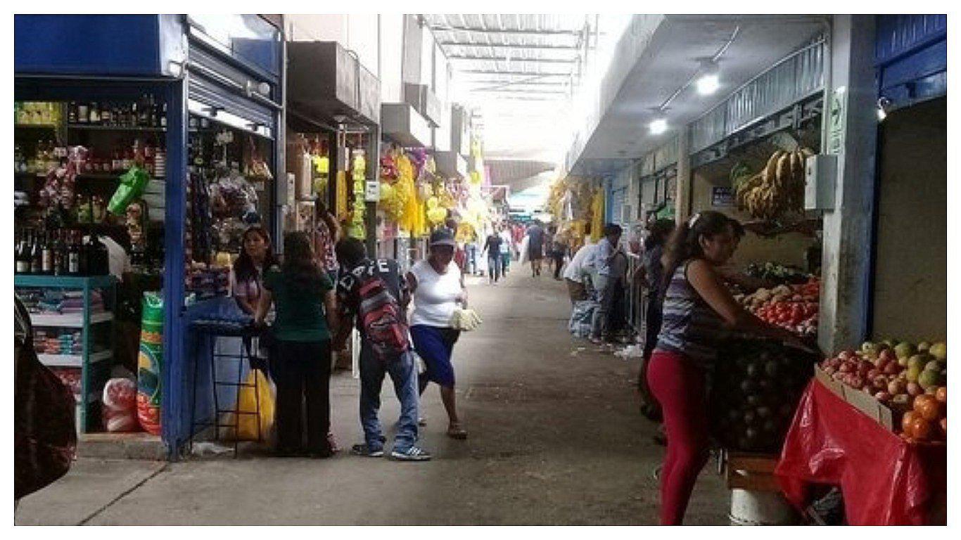 Dos mercados de Piura arrojan sus residuos sólidos sin tratamiento previo