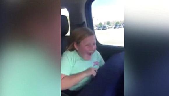 ​Facebook: Mira la peculiar reacción de una niña al recibir una escopeta de regalo
